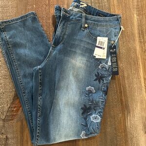 Seven7 Skinny Jean size 16 Embroidered Floral Blue Denim Medium Wash Casual NWT